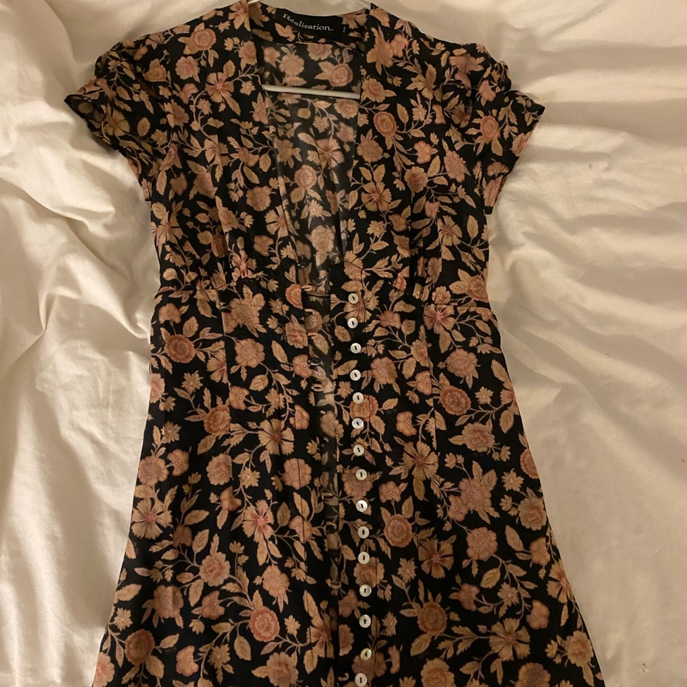 It's too small but I can't return it. I never wear because too small to me.